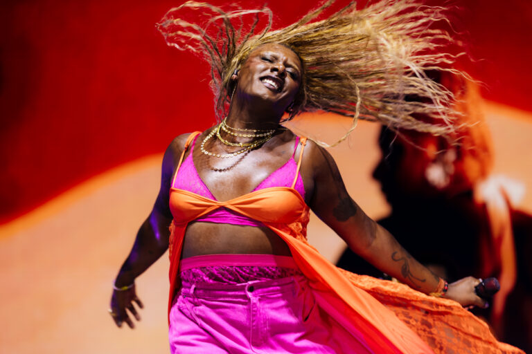 Liniker encerra o Festival Estilo Brasil